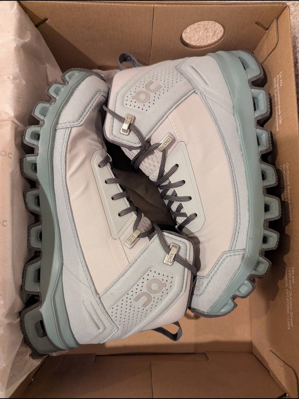 Women's On Cloudridge Hiking Boots